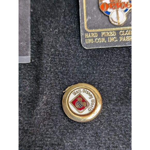 Lot of Four Vacation Places Pins - Picture 3 of 5